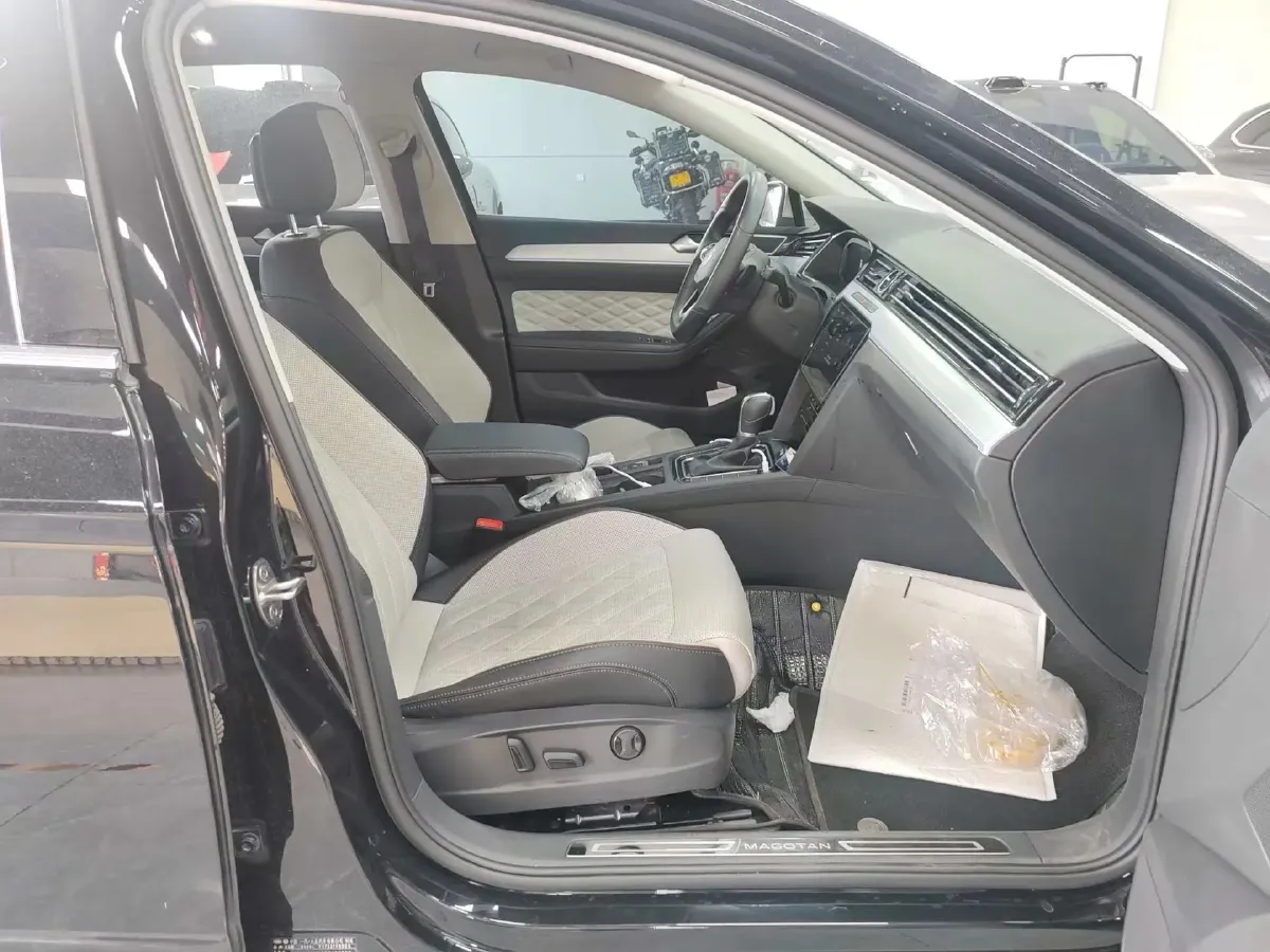 2023 Volkswagen Magotan 2.0T 186HP L4 7DCT,autocango,china used car exporter,china ev exporter,chinese used car exporter,chinese used ev exporter