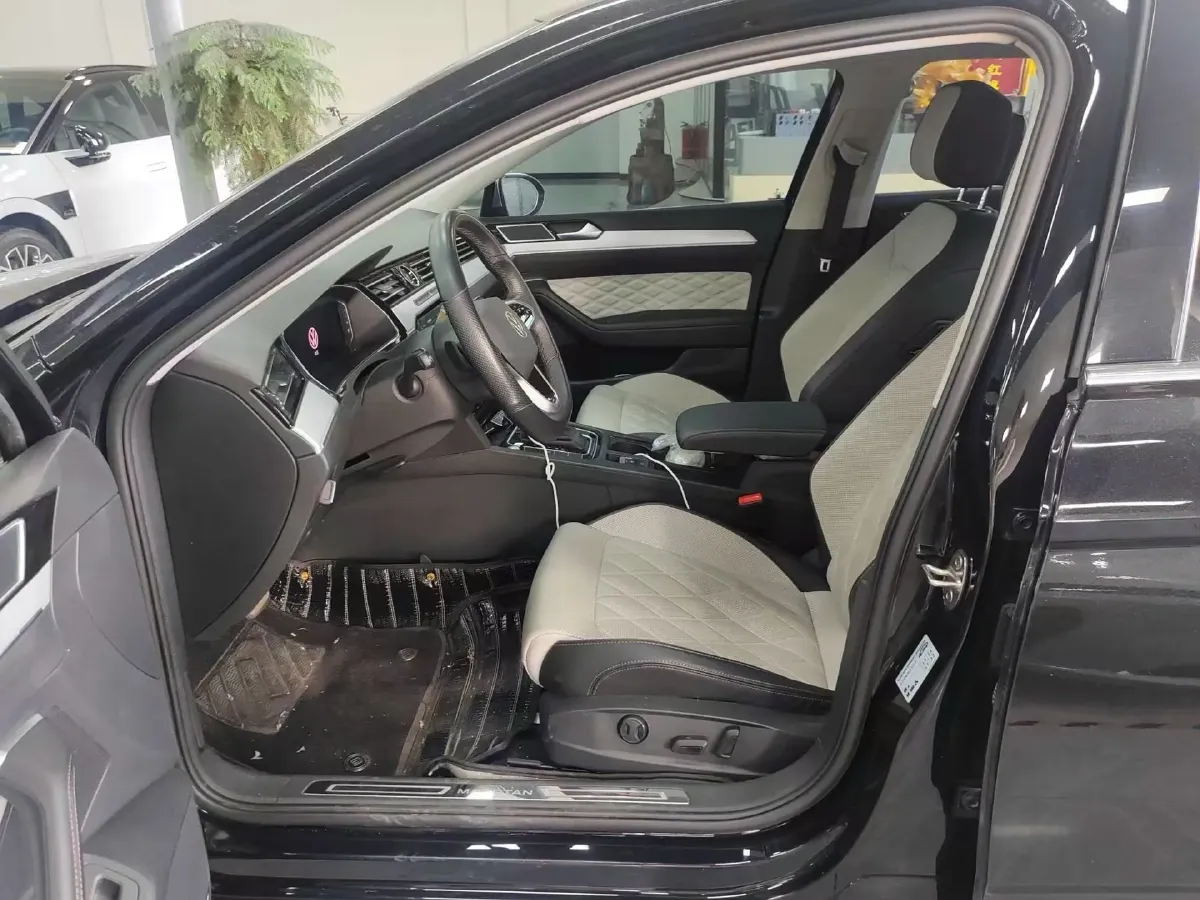 2023 Volkswagen Magotan 2.0T 186HP L4 7DCT,autocango,china used car exporter,china ev exporter,chinese used car exporter,chinese used ev exporter