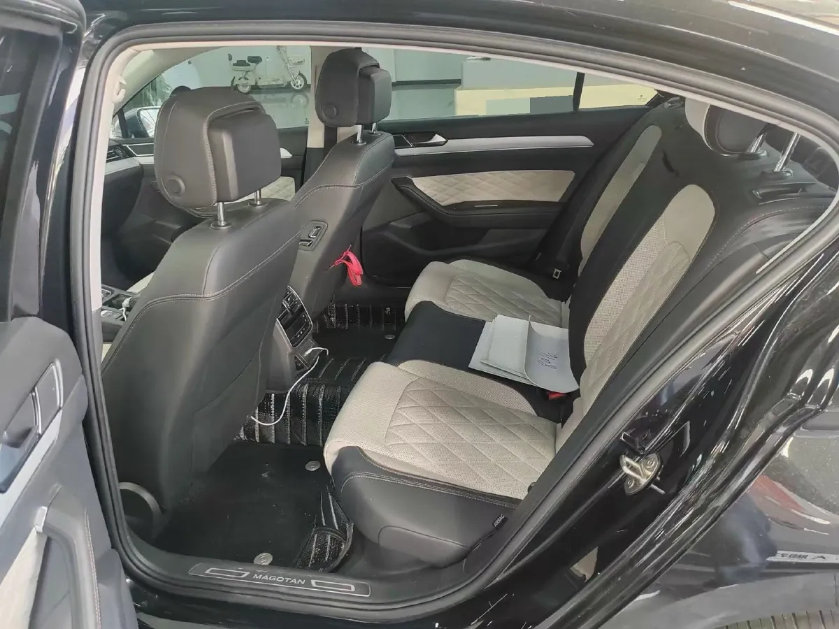 2023 Volkswagen Magotan 2.0T 186HP L4 7DCT,autocango,china used car exporter,china ev exporter,chinese used car exporter,chinese used ev exporter