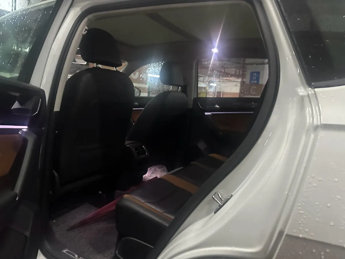 2019 Jeep Cherokee 2.0T 234HP L4 9AT,autocango,china used car exporter,china ev exporter,chinese used car exporter,chinese used ev exporter