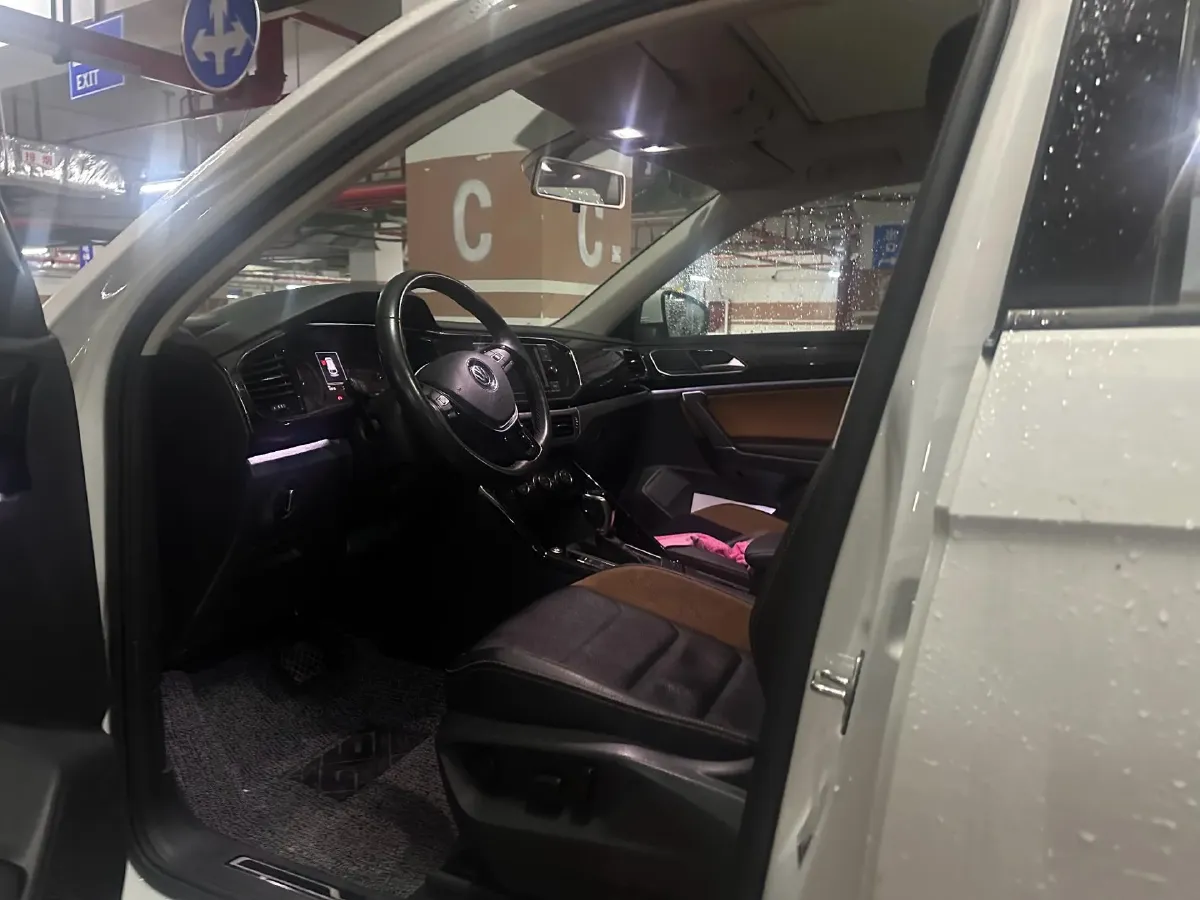 2019 Jeep Cherokee 2.0T 234HP L4 9AT,autocango,china used car exporter,china ev exporter,chinese used car exporter,chinese used ev exporter