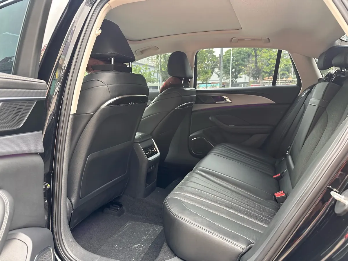 2024 HongQi H5 2.0T 224HP L4 8AT,autocango,china used car exporter,china ev exporter,chinese used car exporter,chinese used ev exporter