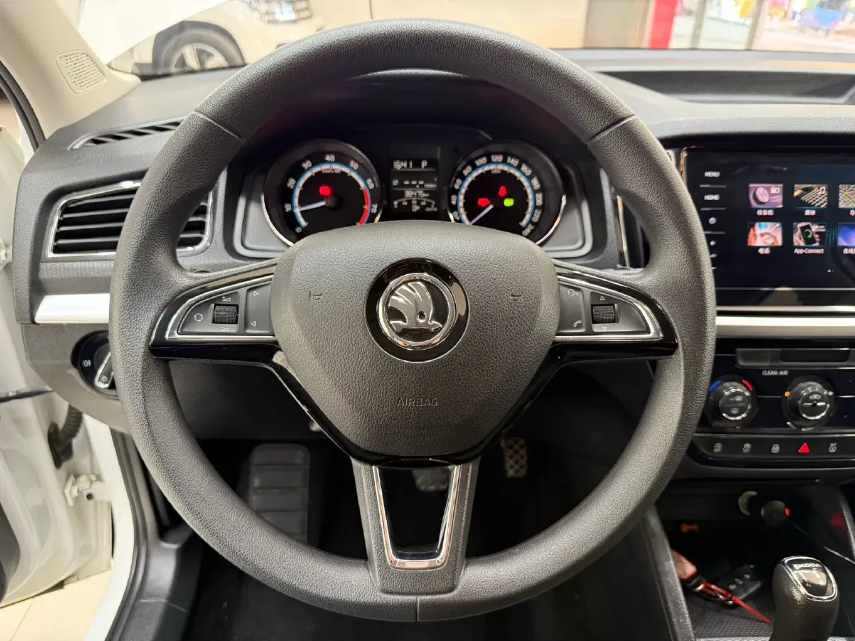 2022 Skoda Kamiq 1.5L 112HP L4 6AT,autocango,china used car exporter,china ev exporter,chinese used car exporter,chinese used ev exporter