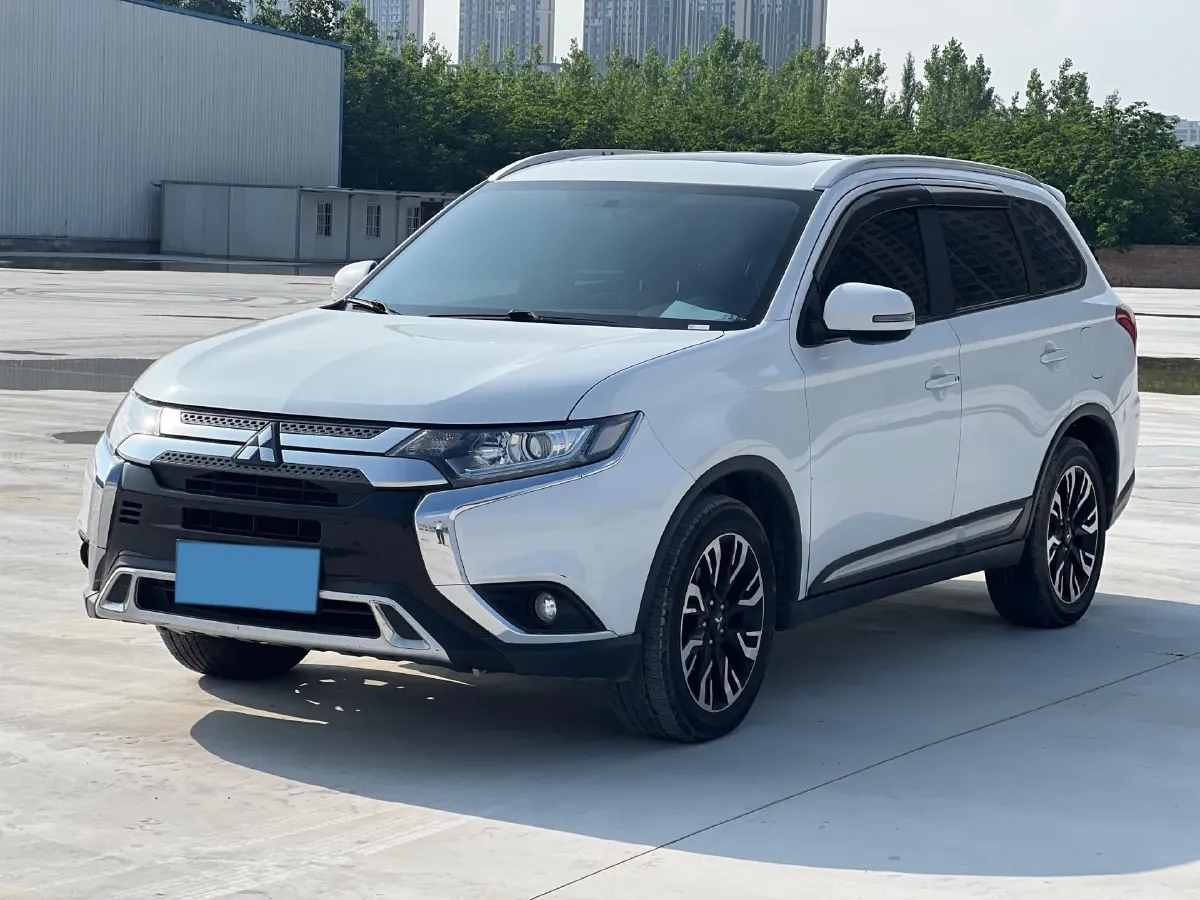 2020 Mitsubishi Outlander 2.0L 166HP L4 CVT,autocango,china used car exporter,china ev exporter,chinese used car exporter,chinese used ev exporter