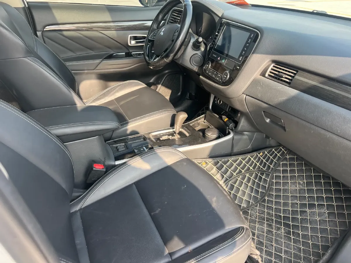 2020 Mitsubishi Outlander 2.0L 166HP L4 CVT,autocango,china used car exporter,china ev exporter,chinese used car exporter,chinese used ev exporter