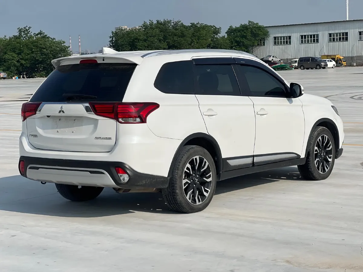 2020 Mitsubishi Outlander 2.0L 166HP L4 CVT,autocango,china used car exporter,china ev exporter,chinese used car exporter,chinese used ev exporter