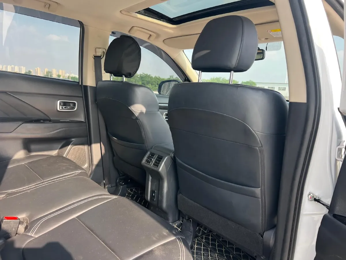 2020 Mitsubishi Outlander 2.0L 166HP L4 CVT,autocango,china used car exporter,china ev exporter,chinese used car exporter,chinese used ev exporter