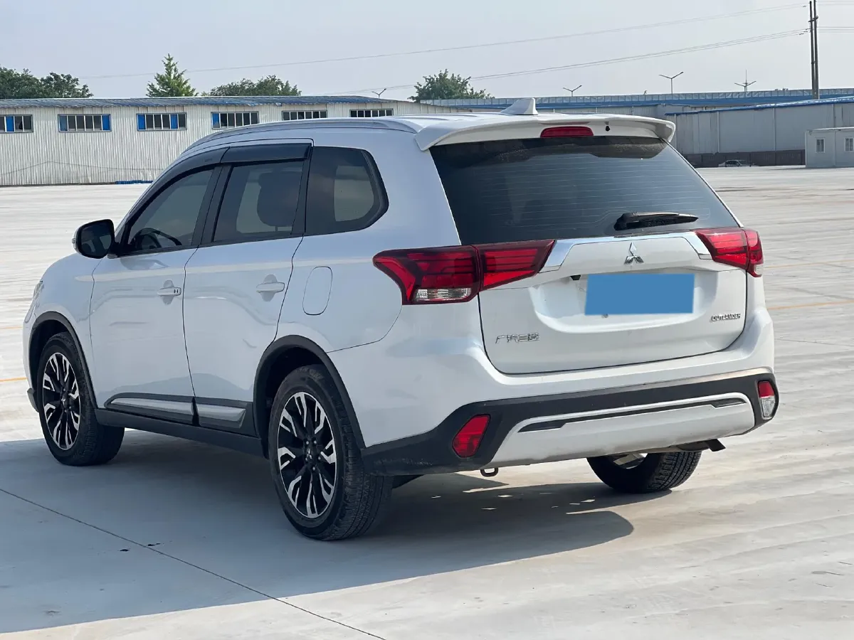 2020 Mitsubishi Outlander 2.0L 166HP L4 CVT,autocango,china used car exporter,china ev exporter,chinese used car exporter,chinese used ev exporter