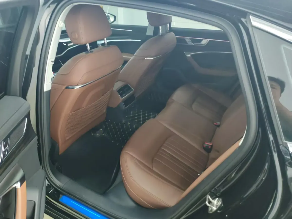 2024 Audi A6L 2.0T 245HP L4 7DCT,autocango,china used car exporter,china ev exporter,chinese used car exporter,chinese used ev exporter