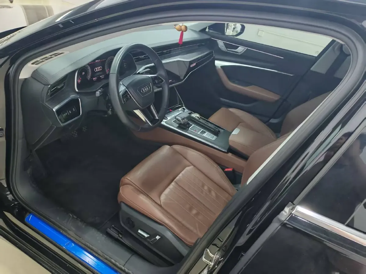 2024 Audi A6L 2.0T 245HP L4 7DCT,autocango,china used car exporter,china ev exporter,chinese used car exporter,chinese used ev exporter