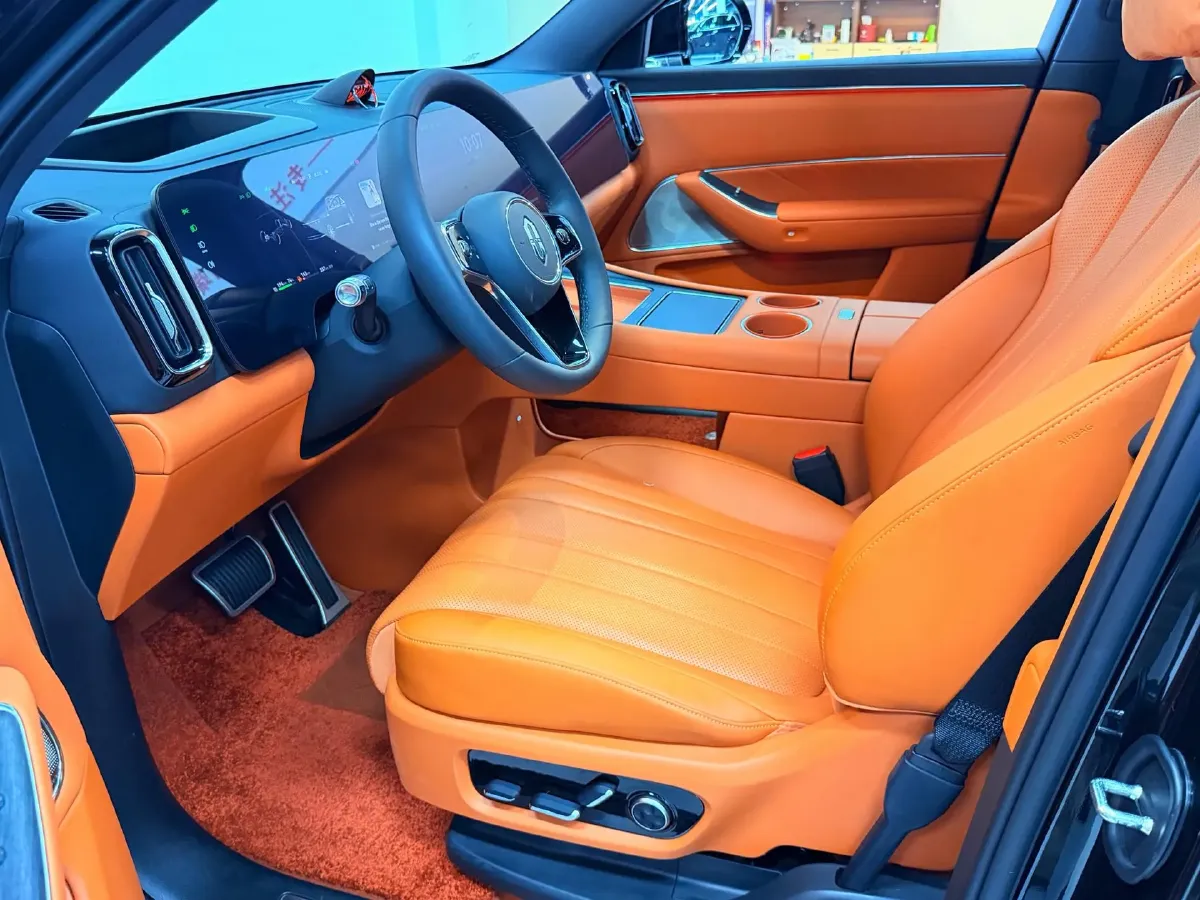 2025 AITO AITO M8 REEV 160HP REEV 53.4KWH,autocango,china used car exporter,china ev exporter,chinese used car exporter,chinese used ev exporter