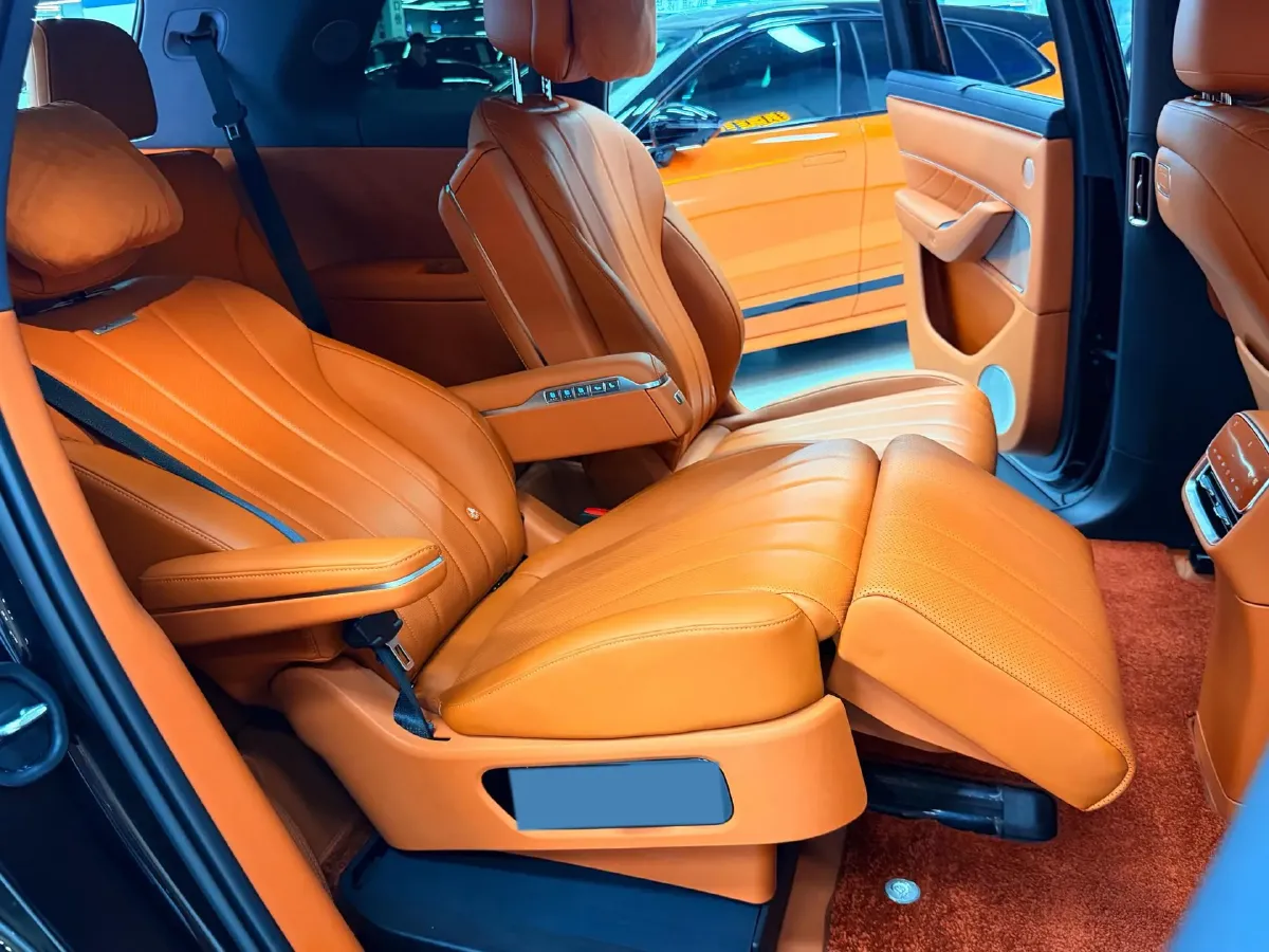 2025 AITO AITO M8 REEV 160HP REEV 53.4KWH,autocango,china used car exporter,china ev exporter,chinese used car exporter,chinese used ev exporter