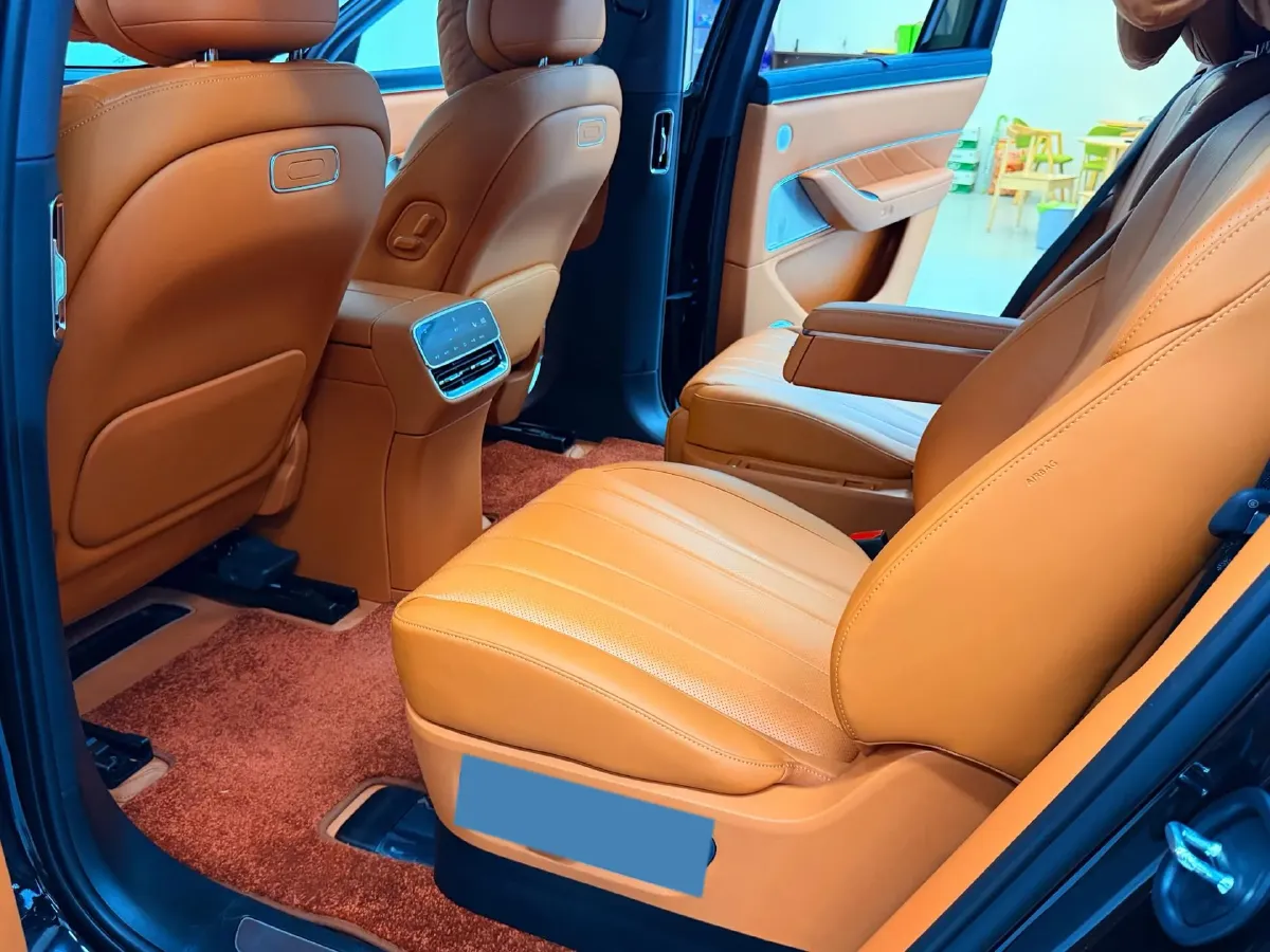 2025 AITO AITO M8 REEV 160HP REEV 53.4KWH,autocango,china used car exporter,china ev exporter,chinese used car exporter,chinese used ev exporter