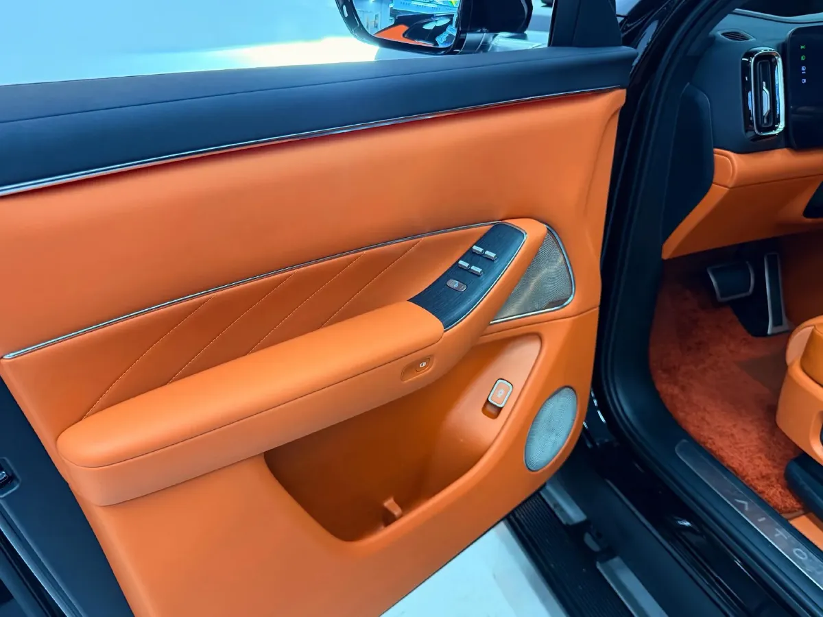 2025 AITO AITO M8 REEV 160HP REEV 53.4KWH,autocango,china used car exporter,china ev exporter,chinese used car exporter,chinese used ev exporter