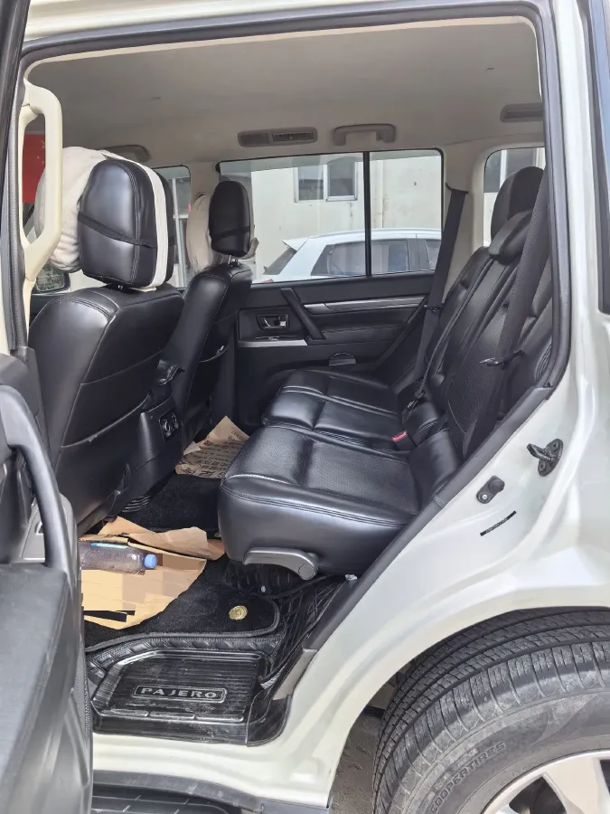 2020 Mitsubishi Pajero 3.0L 174HP V6 5AT,autocango,china used car exporter,china ev exporter,chinese used car exporter,chinese used ev exporter