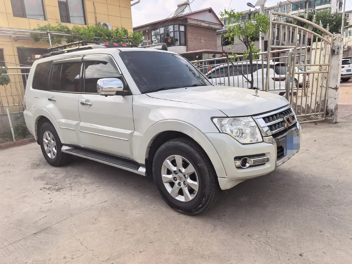 2020 Mitsubishi Pajero 3.0L 174HP V6 5AT,autocango,china used car exporter,china ev exporter,chinese used car exporter,chinese used ev exporter