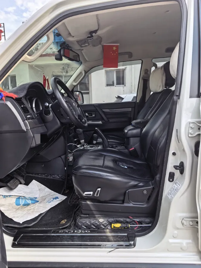 2020 Mitsubishi Pajero 3.0L 174HP V6 5AT,autocango,china used car exporter,china ev exporter,chinese used car exporter,chinese used ev exporter