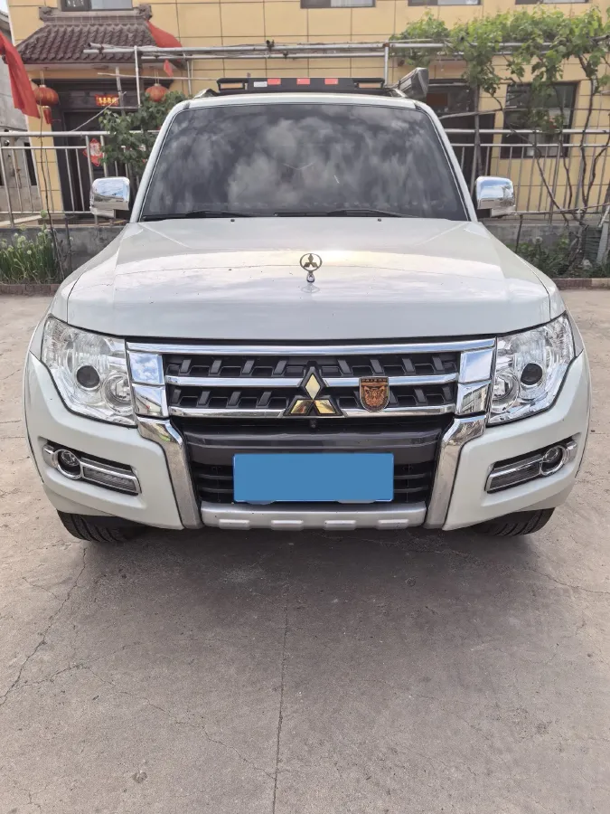 2020 Mitsubishi Pajero 3.0L 174HP V6 5AT,autocango,china used car exporter,china ev exporter,chinese used car exporter,chinese used ev exporter