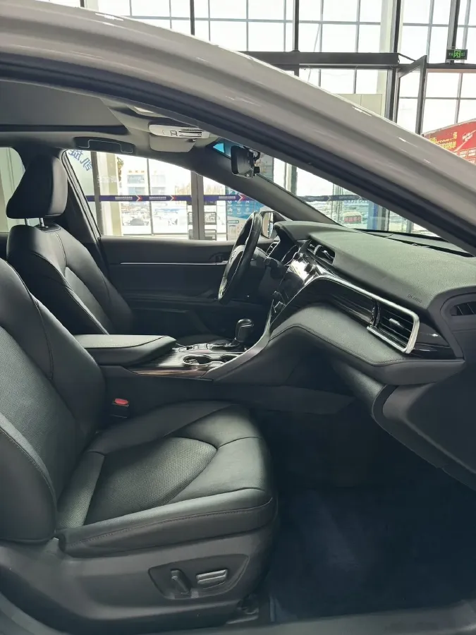 2019 Toyota Camry 2.5L 209HP L4 8AT,autocango,china used car exporter,china ev exporter,chinese used car exporter,chinese used ev exporter
