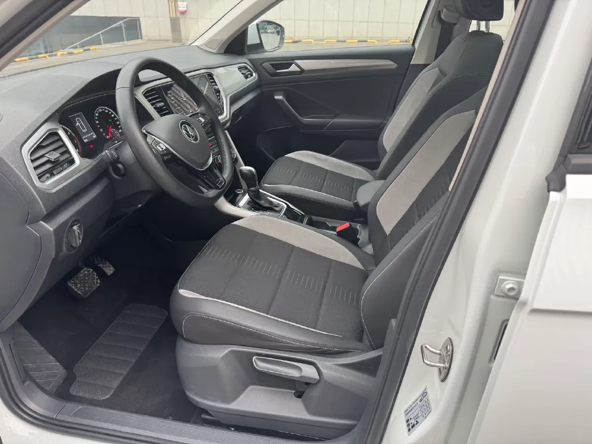 2022 Volkswagen T-Roc 1.4T 150HP L4 7DCT,autocango,china used car exporter,china ev exporter,chinese used car exporter,chinese used ev exporter