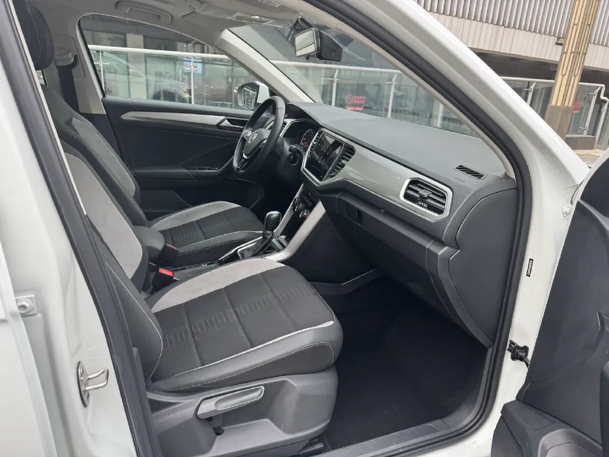 2022 Volkswagen T-Roc 1.4T 150HP L4 7DCT,autocango,china used car exporter,china ev exporter,chinese used car exporter,chinese used ev exporter