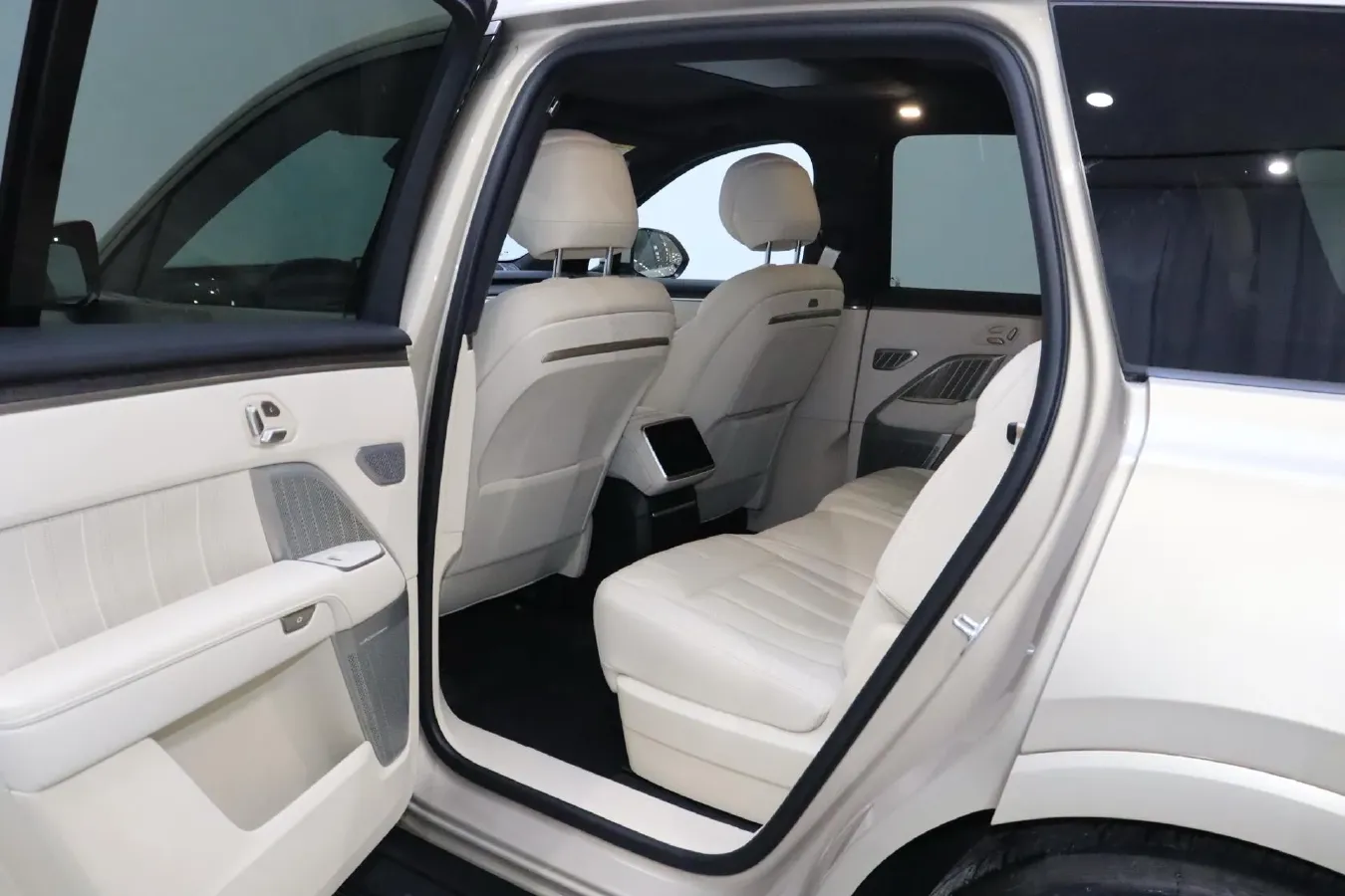 2025 ONVO L90 BEV,autocango,china used car exporter,china ev exporter,chinese used car exporter,chinese used ev exporter