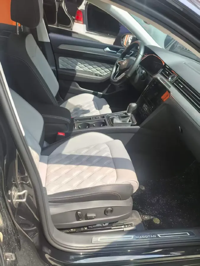 2021 Volkswagen Magotan 2.0T 186HP L4 7DCT,autocango,china used car exporter,china ev exporter,chinese used car exporter,chinese used ev exporter
