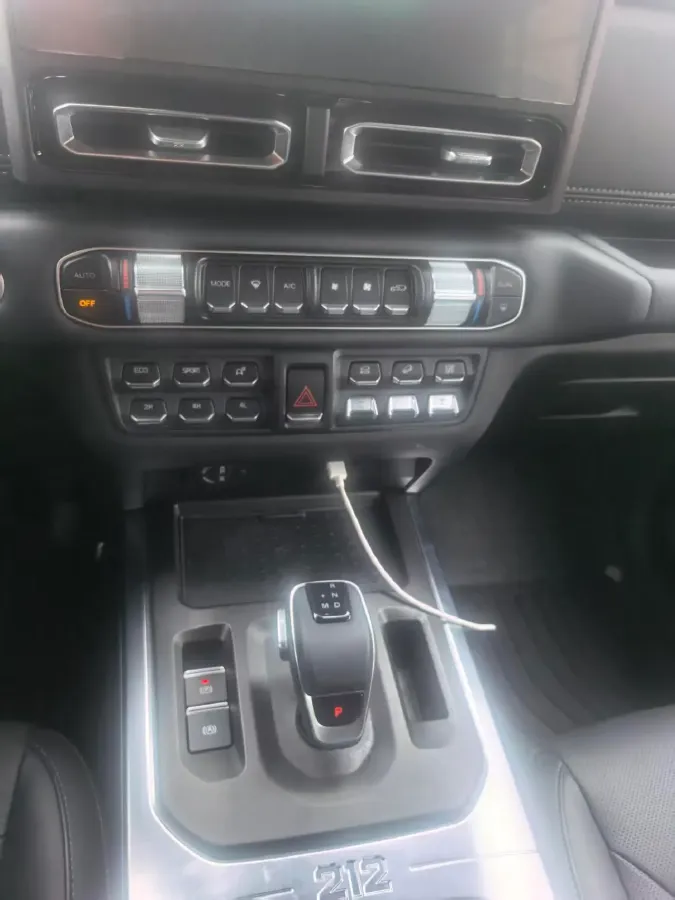 2025 212 212 T01 2.0T 252HP L4 8AT,autocango,china used car exporter,china ev exporter,chinese used car exporter,chinese used ev exporter