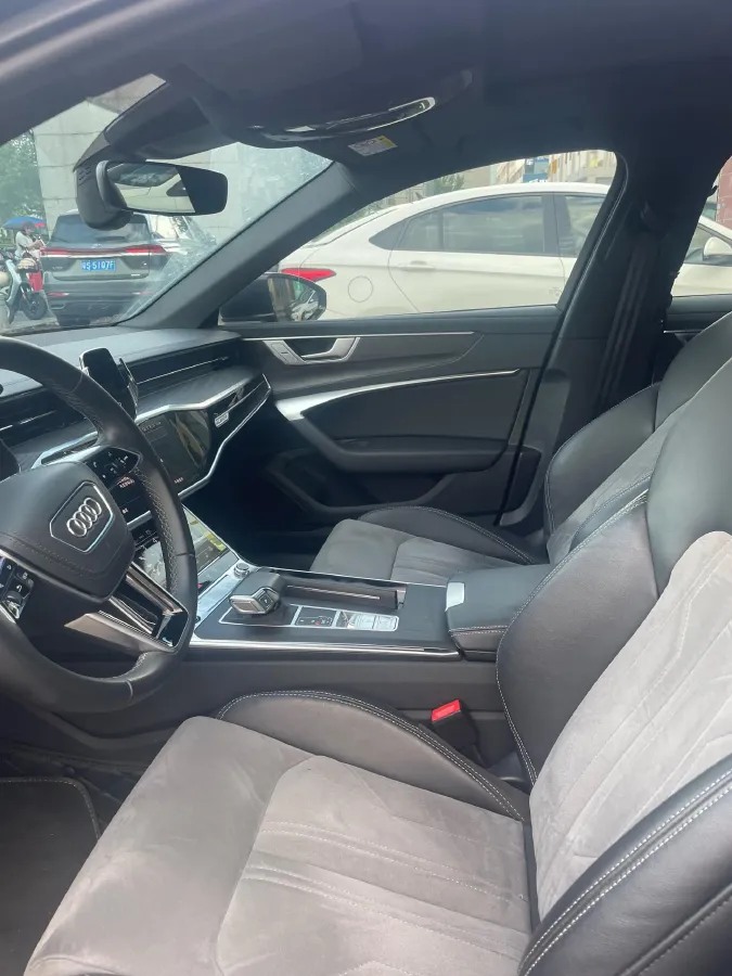 2024 Audi A6L 2.0T 245HP L4 7DCT,autocango,china used car exporter,china ev exporter,chinese used car exporter,chinese used ev exporter