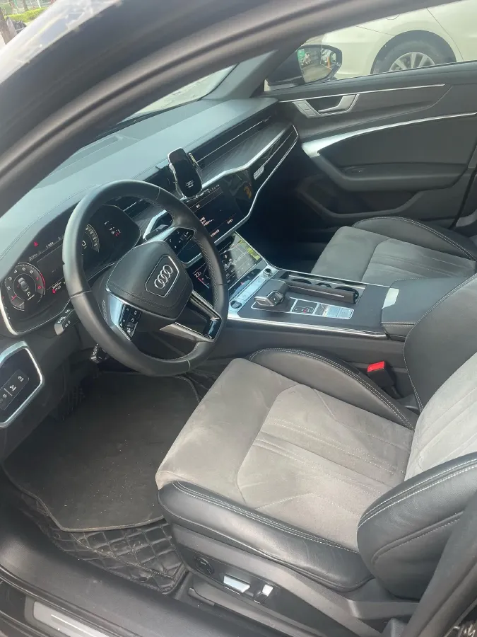2024 Audi A6L 2.0T 245HP L4 7DCT,autocango,china used car exporter,china ev exporter,chinese used car exporter,chinese used ev exporter