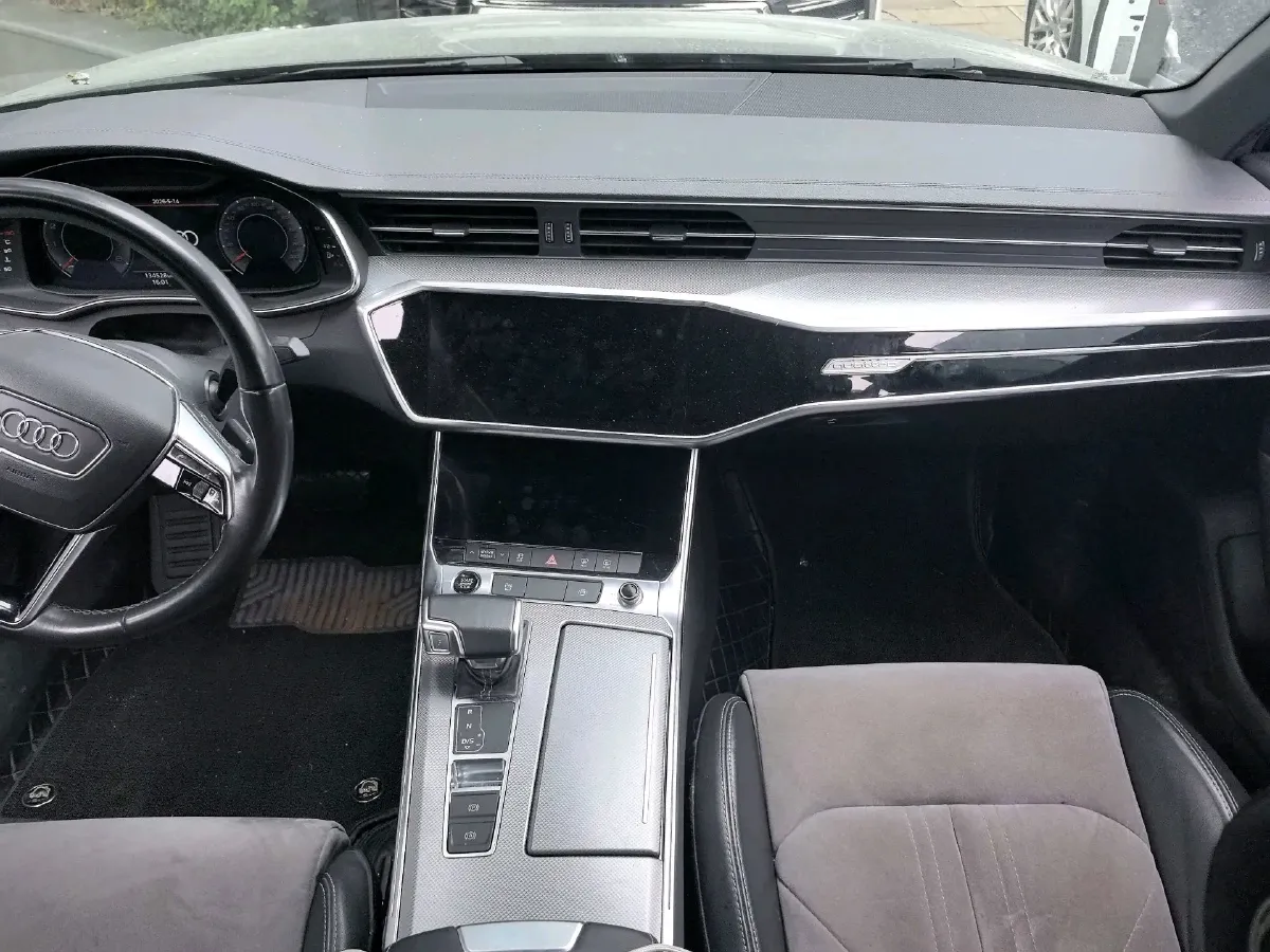 2022 Audi A6L 2.0T 224HP L4 7DCT,autocango,china used car exporter,china ev exporter,chinese used car exporter,chinese used ev exporter