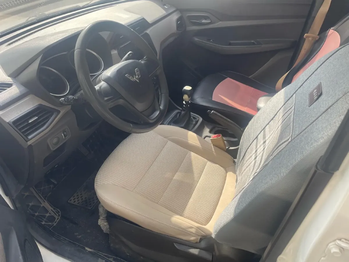 2019 WuLing HongGuang 1.5L 99HP L4 6MT,autocango,china used car exporter,china ev exporter,chinese used car exporter,chinese used ev exporter