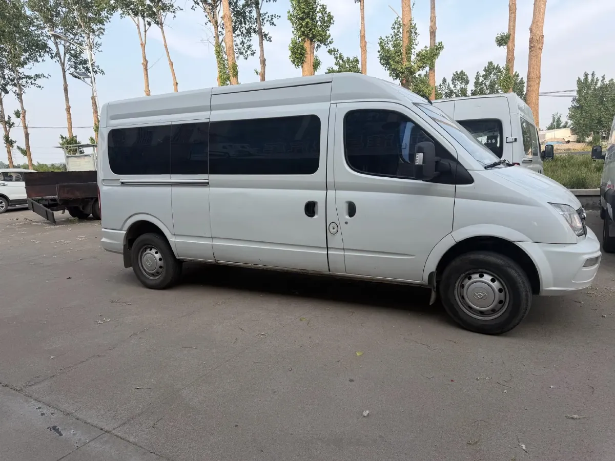 2021 MAXUS XinTu V80 2.0T 139HP L4 6MT,autocango,china used car exporter,china ev exporter,chinese used car exporter,chinese used ev exporter