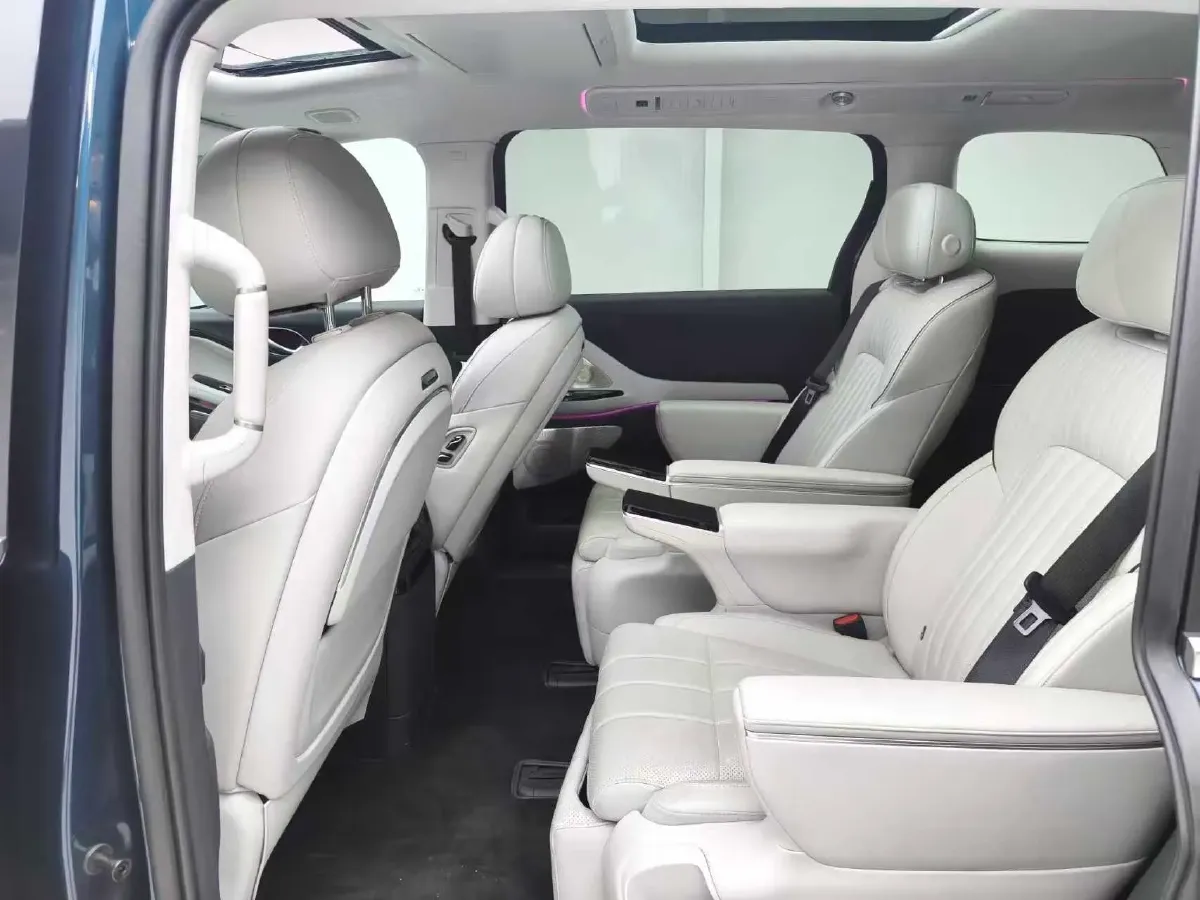 2025 Voyah Dream 1.5T 150HP L4 PHEV 41.7KWH,autocango,china used car exporter,china ev exporter,chinese used car exporter,chinese used ev exporter