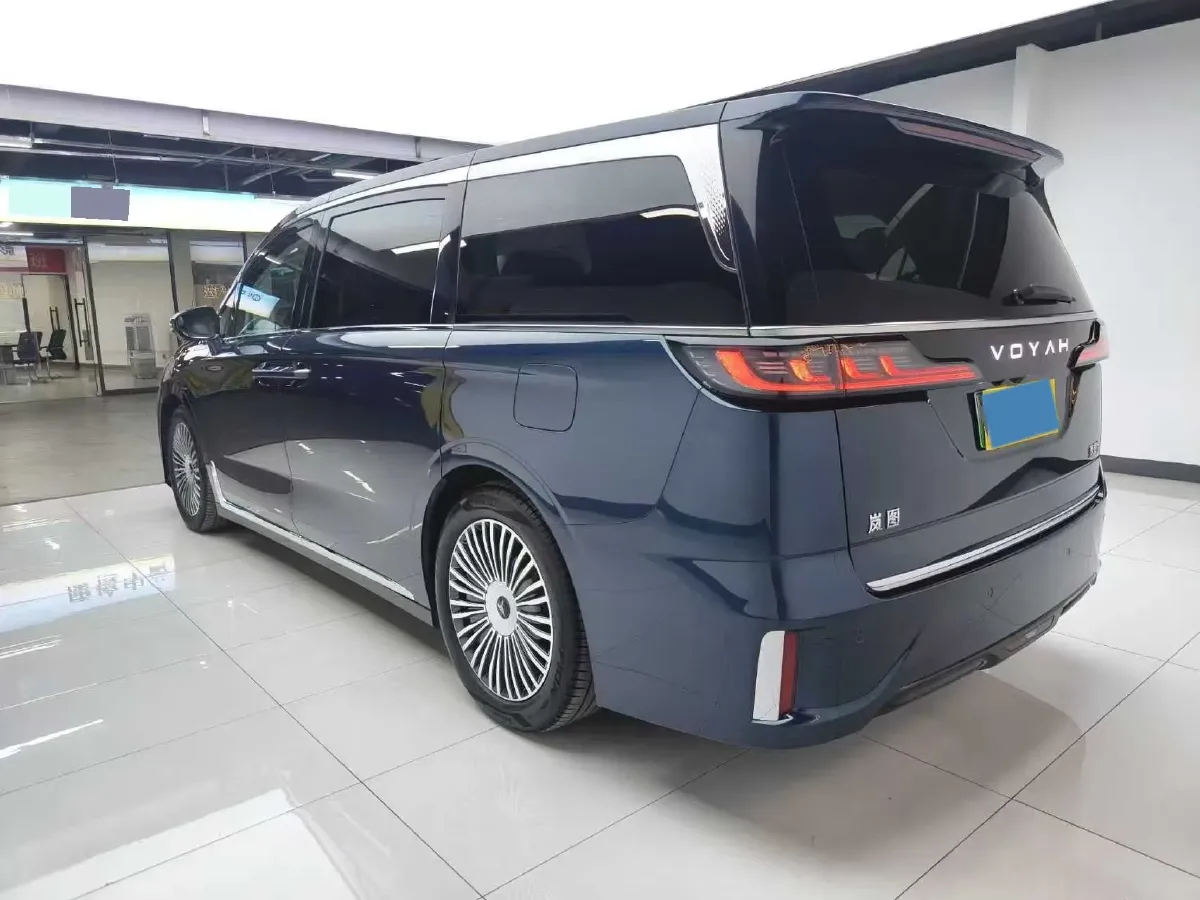 2025 Voyah Dream 1.5T 150HP L4 PHEV 41.7KWH,autocango,china used car exporter,china ev exporter,chinese used car exporter,chinese used ev exporter