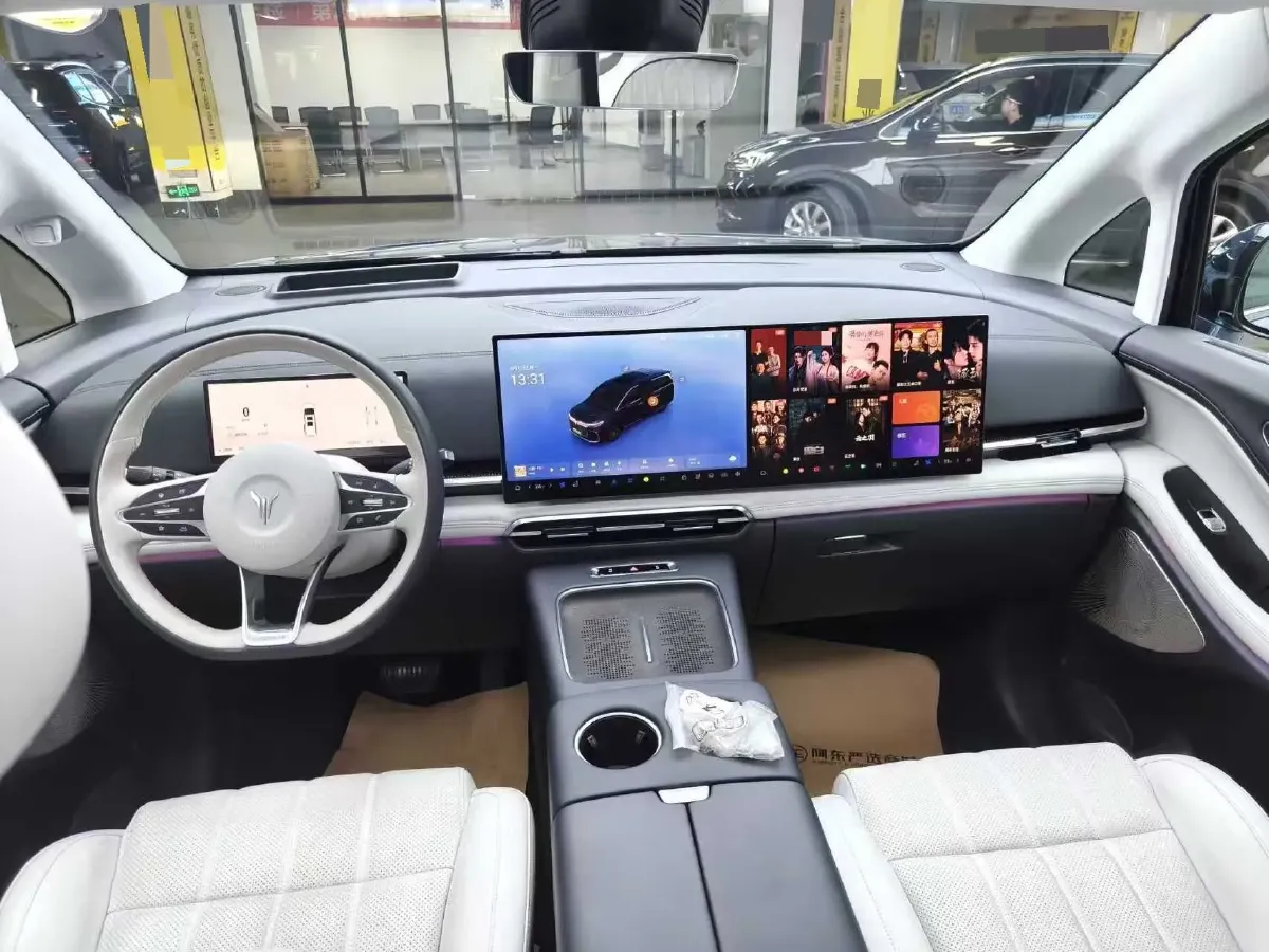 2025 Voyah Dream 1.5T 150HP L4 PHEV 41.7KWH,autocango,china used car exporter,china ev exporter,chinese used car exporter,chinese used ev exporter