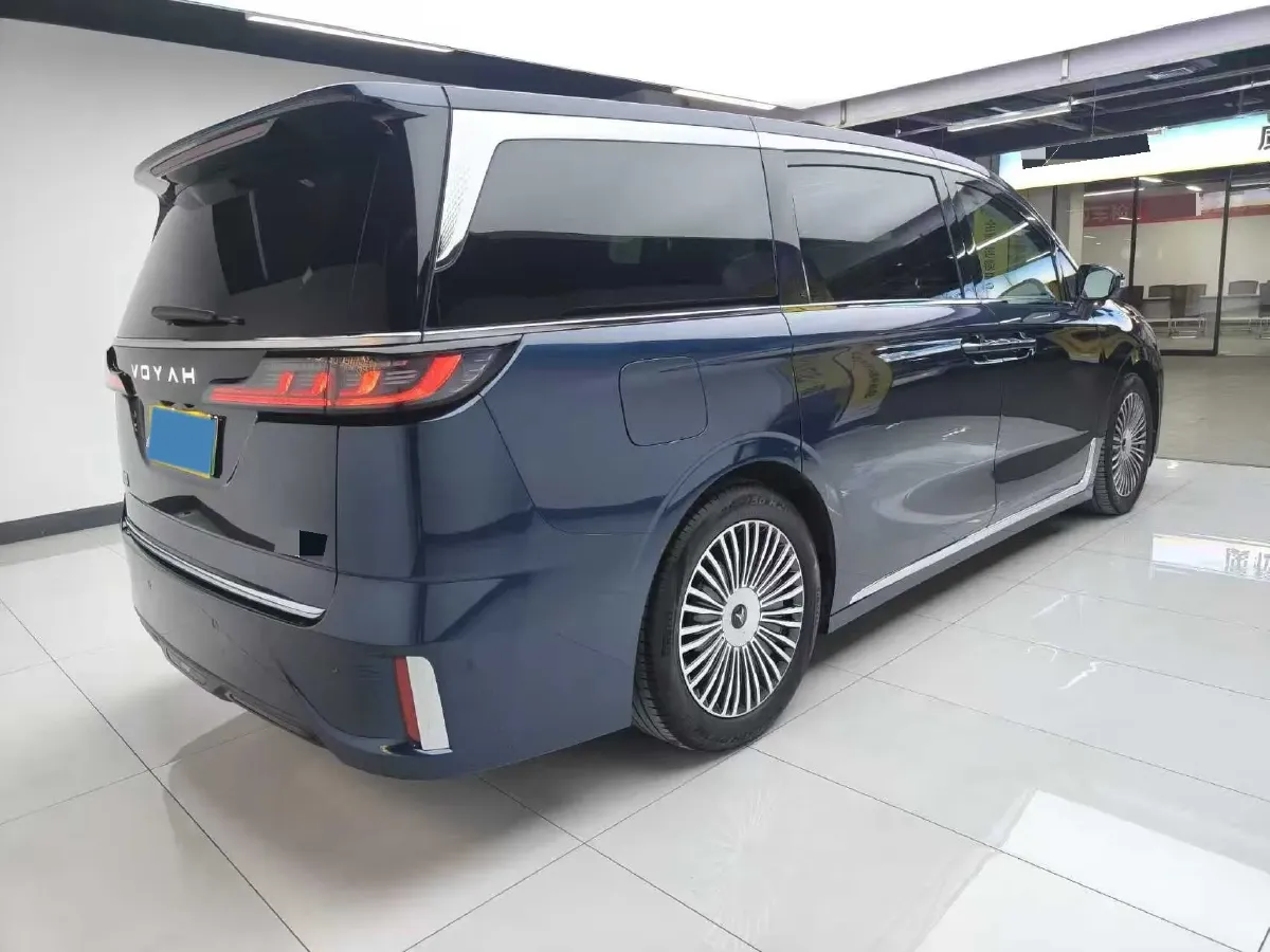 2025 Voyah Dream 1.5T 150HP L4 PHEV 41.7KWH,autocango,china used car exporter,china ev exporter,chinese used car exporter,chinese used ev exporter