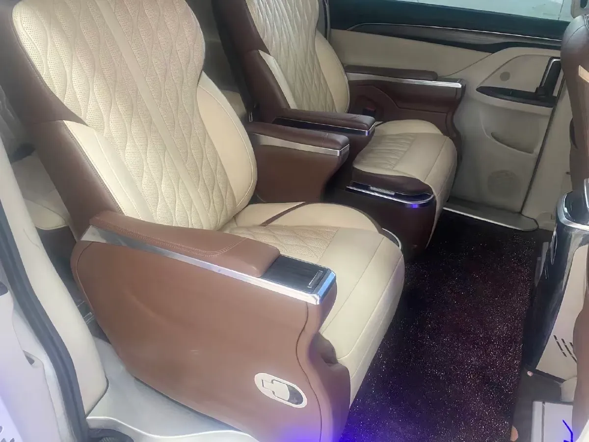 2022 Buick GL8 2.0T 237HP L4 9AT,autocango,china used car exporter,china ev exporter,chinese used car exporter,chinese used ev exporter