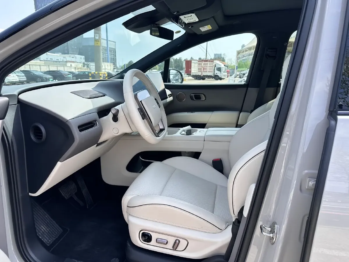 2025 Li i6 BEV,autocango,china used car exporter,china ev exporter,chinese used car exporter,chinese used ev exporter