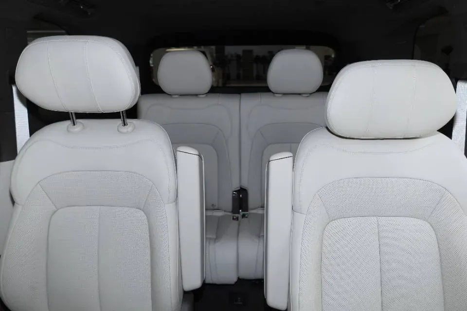 2025 Denza DenzaN8L 2.0T 207HP L4 E-CVT PHEV,autocango,china used car exporter,china ev exporter,chinese used car exporter,chinese used ev exporter