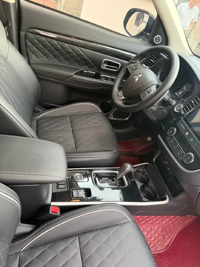 2020 Mitsubishi Outlander 2.4L 192HP L4 CVT,autocango,china used car exporter,china ev exporter,chinese used car exporter,chinese used ev exporter