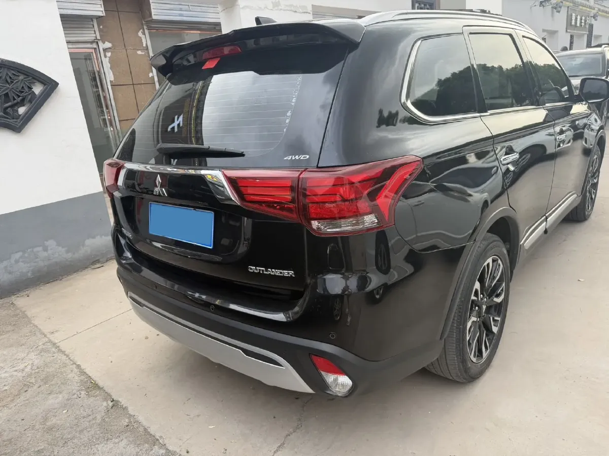 2020 Mitsubishi Outlander 2.4L 192HP L4 CVT,autocango,china used car exporter,china ev exporter,chinese used car exporter,chinese used ev exporter