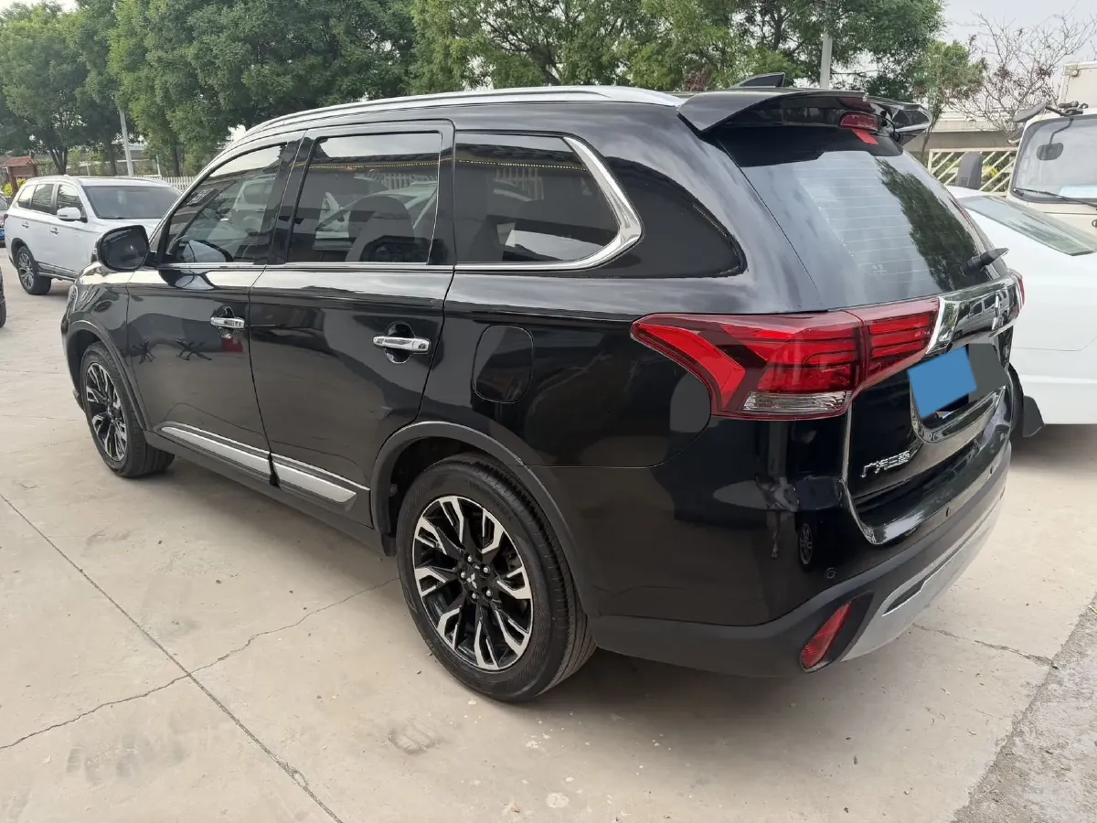 2020 Mitsubishi Outlander 2.4L 192HP L4 CVT,autocango,china used car exporter,china ev exporter,chinese used car exporter,chinese used ev exporter