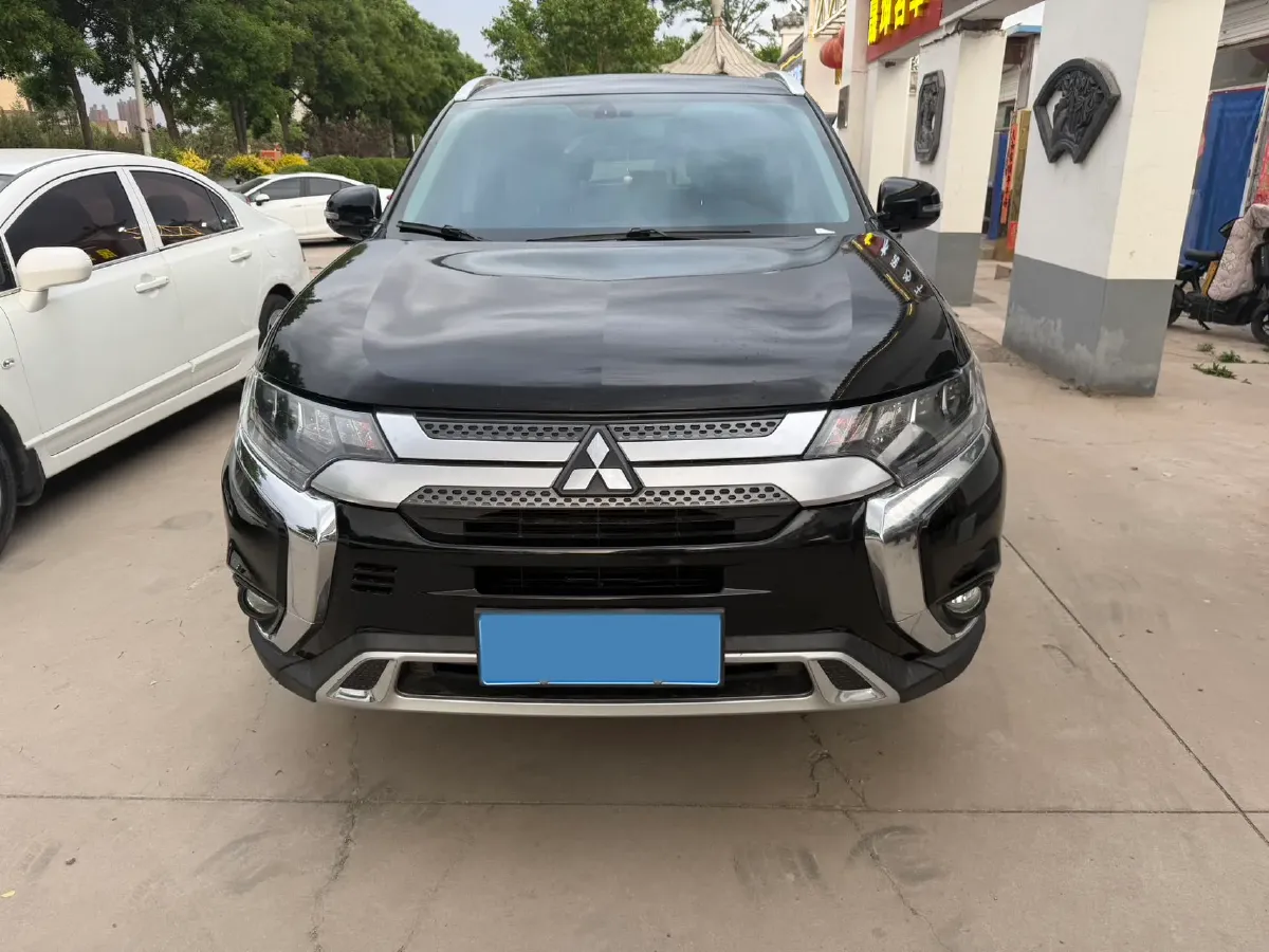 2020 Mitsubishi Outlander 2.4L 192HP L4 CVT,autocango,china used car exporter,china ev exporter,chinese used car exporter,chinese used ev exporter