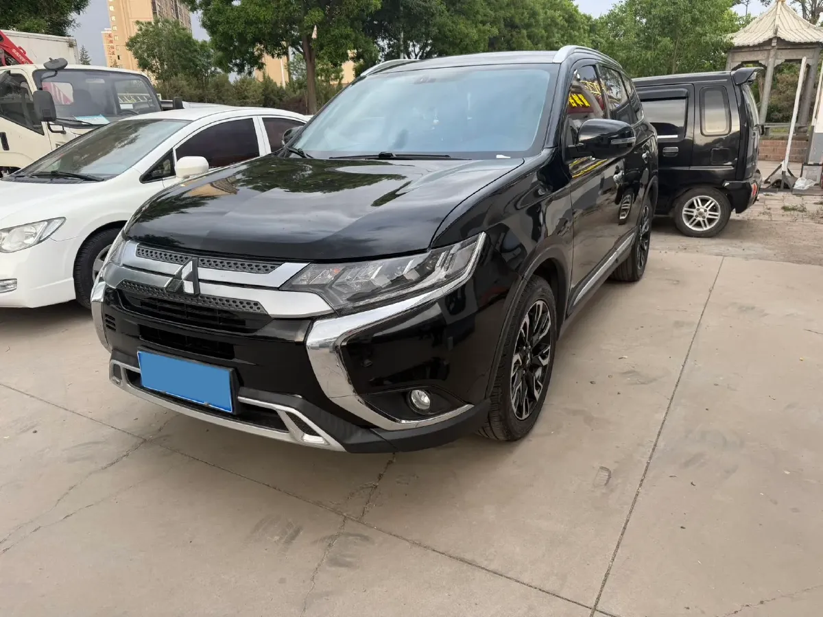 2020 Mitsubishi Outlander 2.4L 192HP L4 CVT,autocango,china used car exporter,china ev exporter,chinese used car exporter,chinese used ev exporter