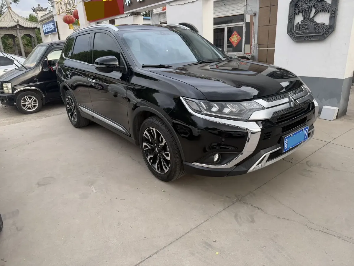 2020 Mitsubishi Outlander 2.4L 192HP L4 CVT,autocango,china used car exporter,china ev exporter,chinese used car exporter,chinese used ev exporter
