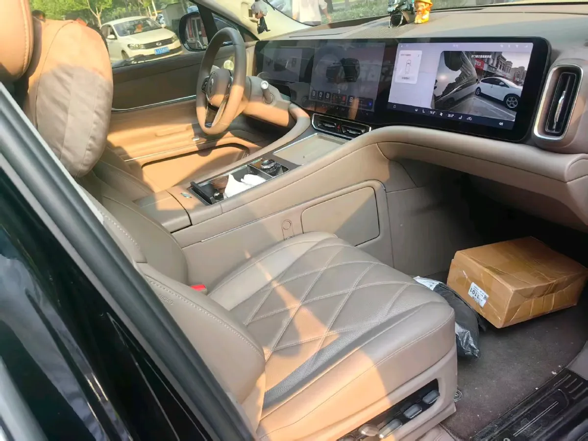 2025 AITO AITO M9 REEV 160HP REEV 52KWH,autocango,china used car exporter,china ev exporter,chinese used car exporter,chinese used ev exporter