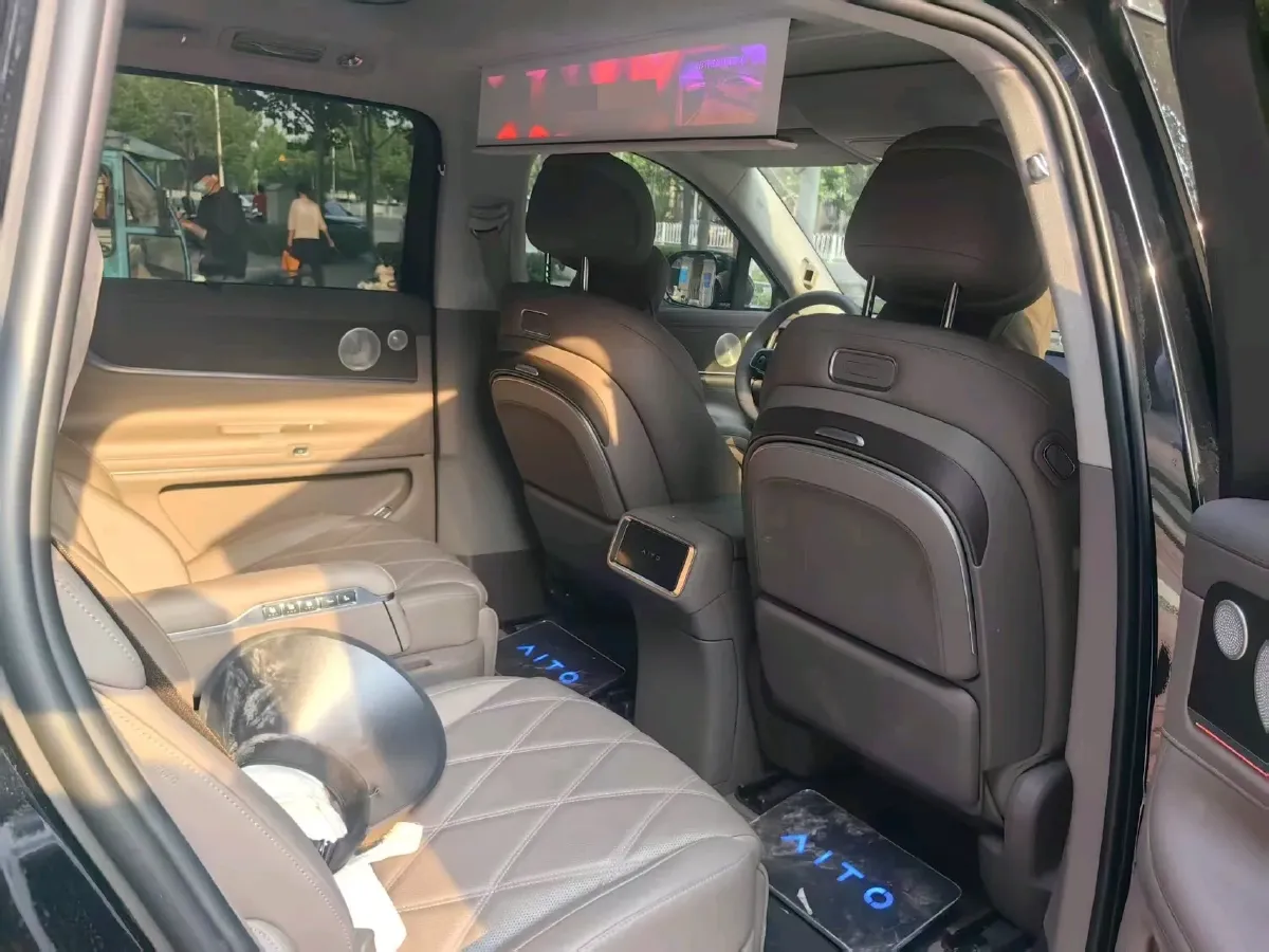 2025 AITO AITO M9 REEV 160HP REEV 52KWH,autocango,china used car exporter,china ev exporter,chinese used car exporter,chinese used ev exporter