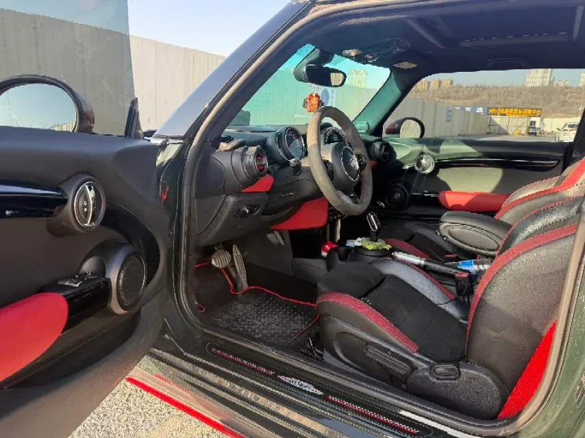 2018 MINI JCW CLUBMAN 2.0T 231HP L4 6AT,autocango,china used car exporter,china ev exporter,chinese used car exporter,chinese used ev exporter