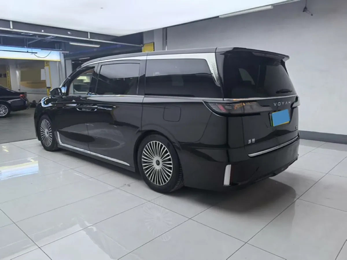 2025 Voyah Dream 1.5T 150HP L4 PHEV 41.7KWH,autocango,china used car exporter,china ev exporter,chinese used car exporter,chinese used ev exporter